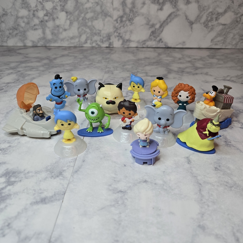 Assorted Disney Toys Set Of 14 Disney And Pixar Toys